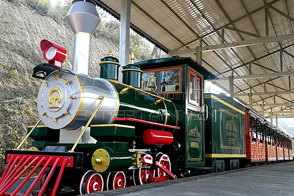 Big Amusement Park Vintage Train Is Available in Dinis