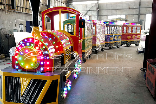 Dinis Vintage Mall Train Ride Is Available in Dinis