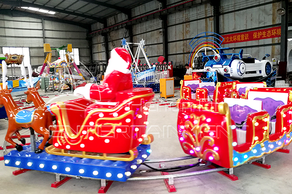 New Style Christmas Train is Available in Dinis