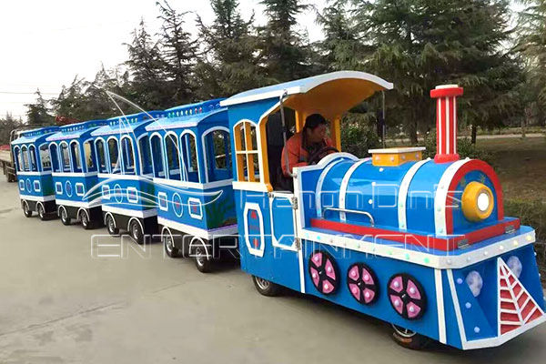 Vintage Child Mall Train Rides Are Available in Dinis