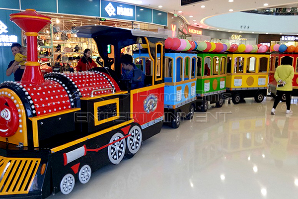 Shopping Mall Thomas Train Ride Well-received by Children